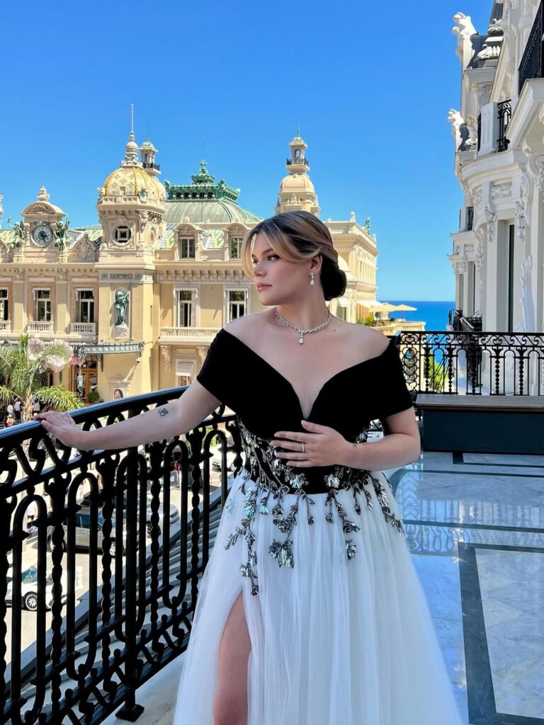 Unuka princeze Grace Kelly evocira uspomene u haljini svoje bake