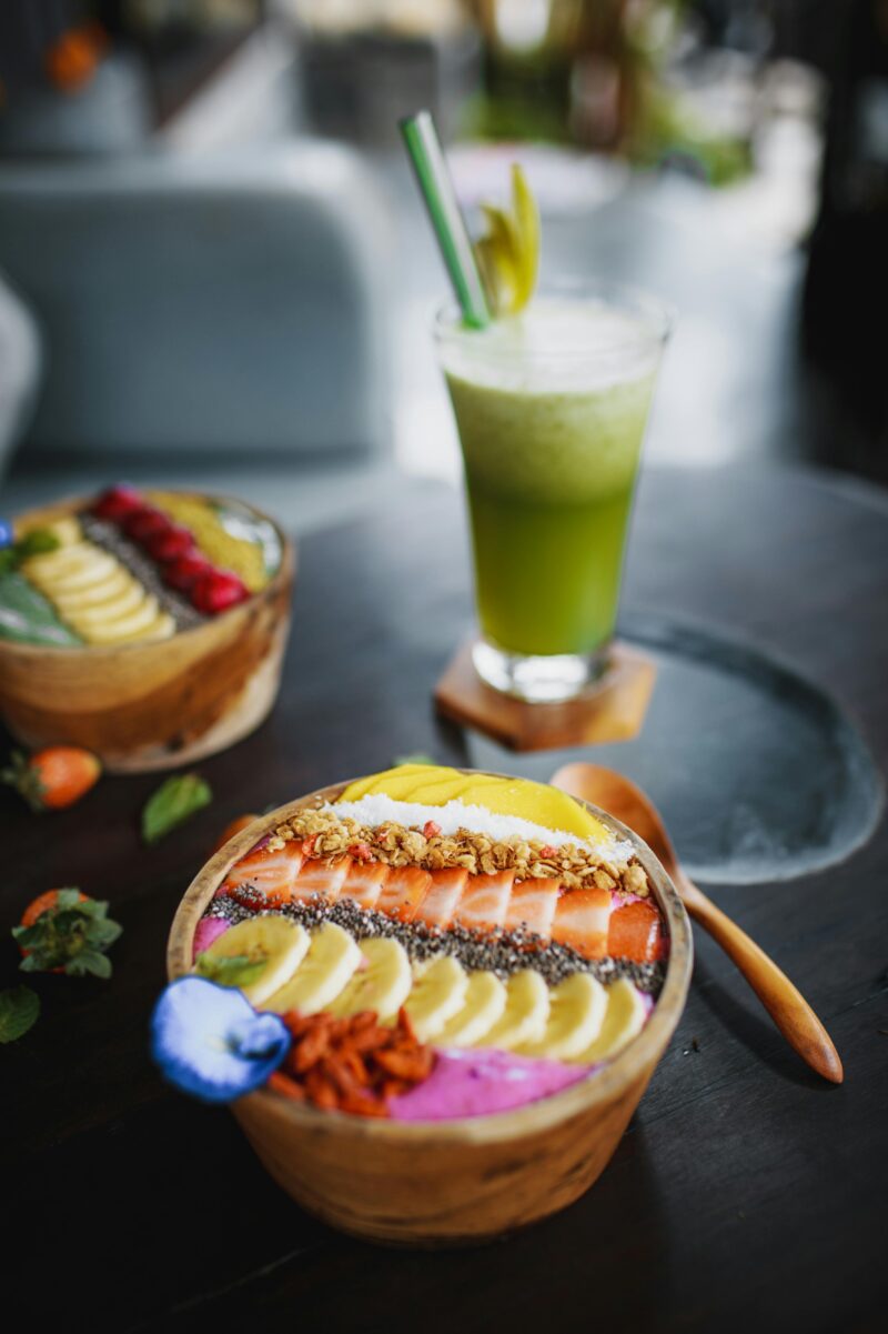 Smoothie bowl sa mangom i kokosom