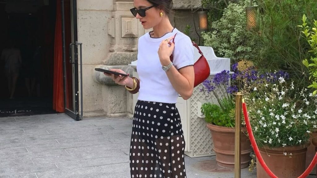Francuskinje su poznate po svom nenametljivom, ali elegantnom modnom izrazu, a dobra vest je da vam ne treba cela nova garderoba