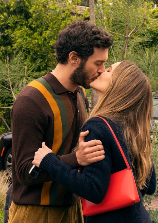 U prvoj sezoni serije Nobody Wants This, publika se zaljubila u Joanne (Kristen Bell) i Noaha (Adam Brody), dok su oni — polako i nespretno — zaljubljivali jedno u drugo.