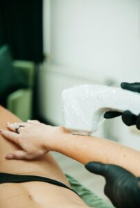 Da li laserska epilacija boli više od depilacije voskom?