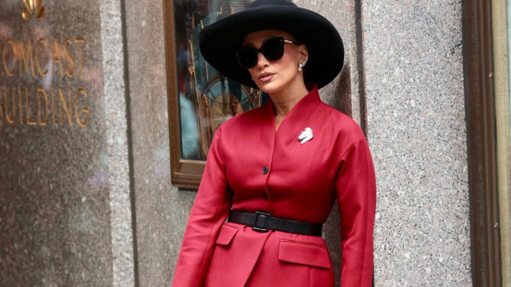 Jennifer Lopez demonstrira savršen poslovni outfit dok snima novi film