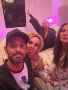 Britney Spears objavila slike sa neobičnog druženja sa Kardashian sestrama