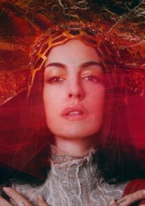 Anne Hathaway kao "Mother Mary": Stigao je trejler za dramu o pop zvezdi