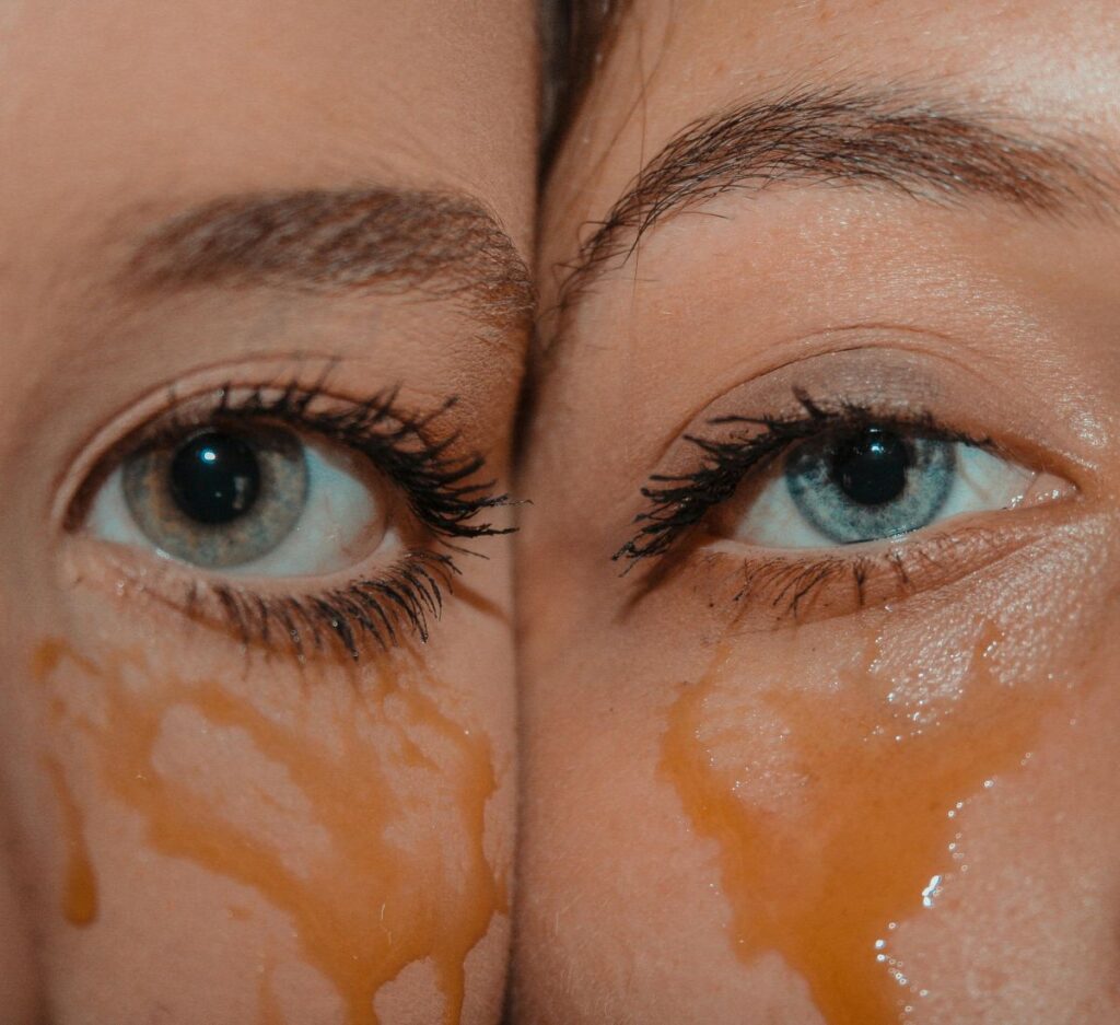 Manuka med je tiho prešao iz prodavnica zdrave hrane u serume, pilinge za skalp i luksuzne kreme koje obećavaju kožu poput bebine i sjajnu kosu.