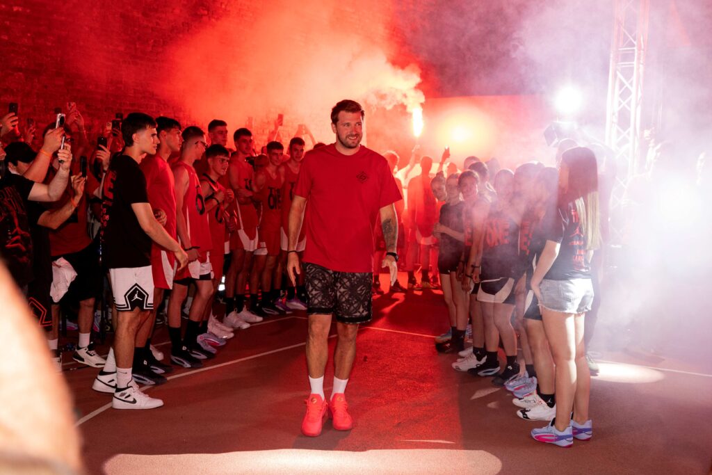 Luka Dončić i Jordan vode četvoro košarkaša iz Srbije u London!