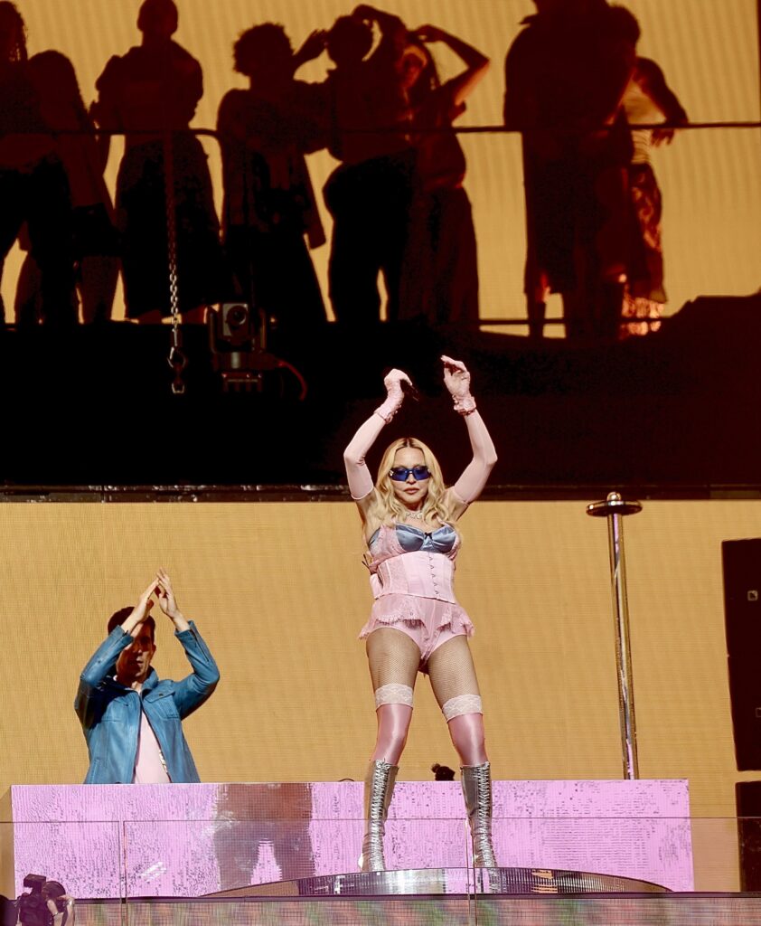 Madonna je održala iznenadni koncert u custom Dolce & Gabbana