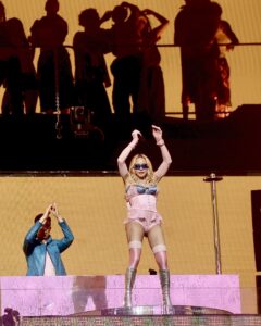 Madonna je održala iznenadni koncert u custom Dolce & Gabbana