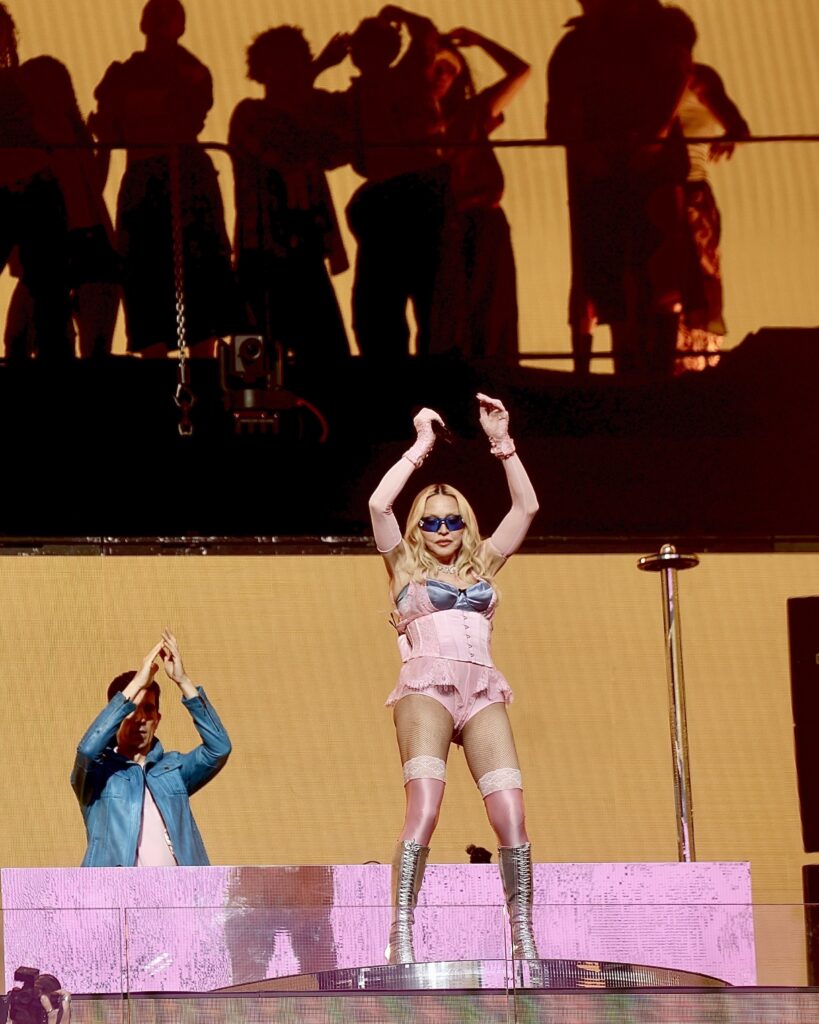 Madonna je održala iznenadni koncert u custom Dolce & Gabbana