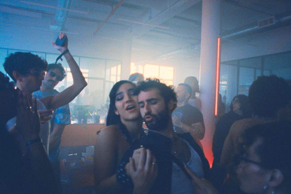 A24 objavio trejler za „Club Kid“ Jordana Firstmana